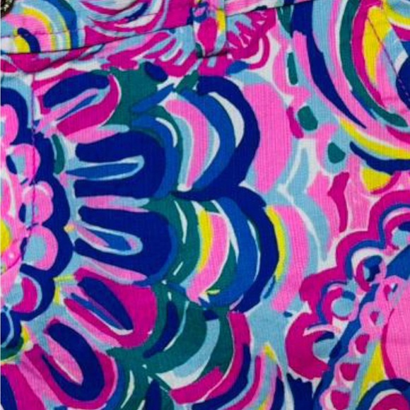 FOR DKKAPTON
Lilly Pulitzer Vibrant Floral High Waist Shorts - Picture 3 of 6